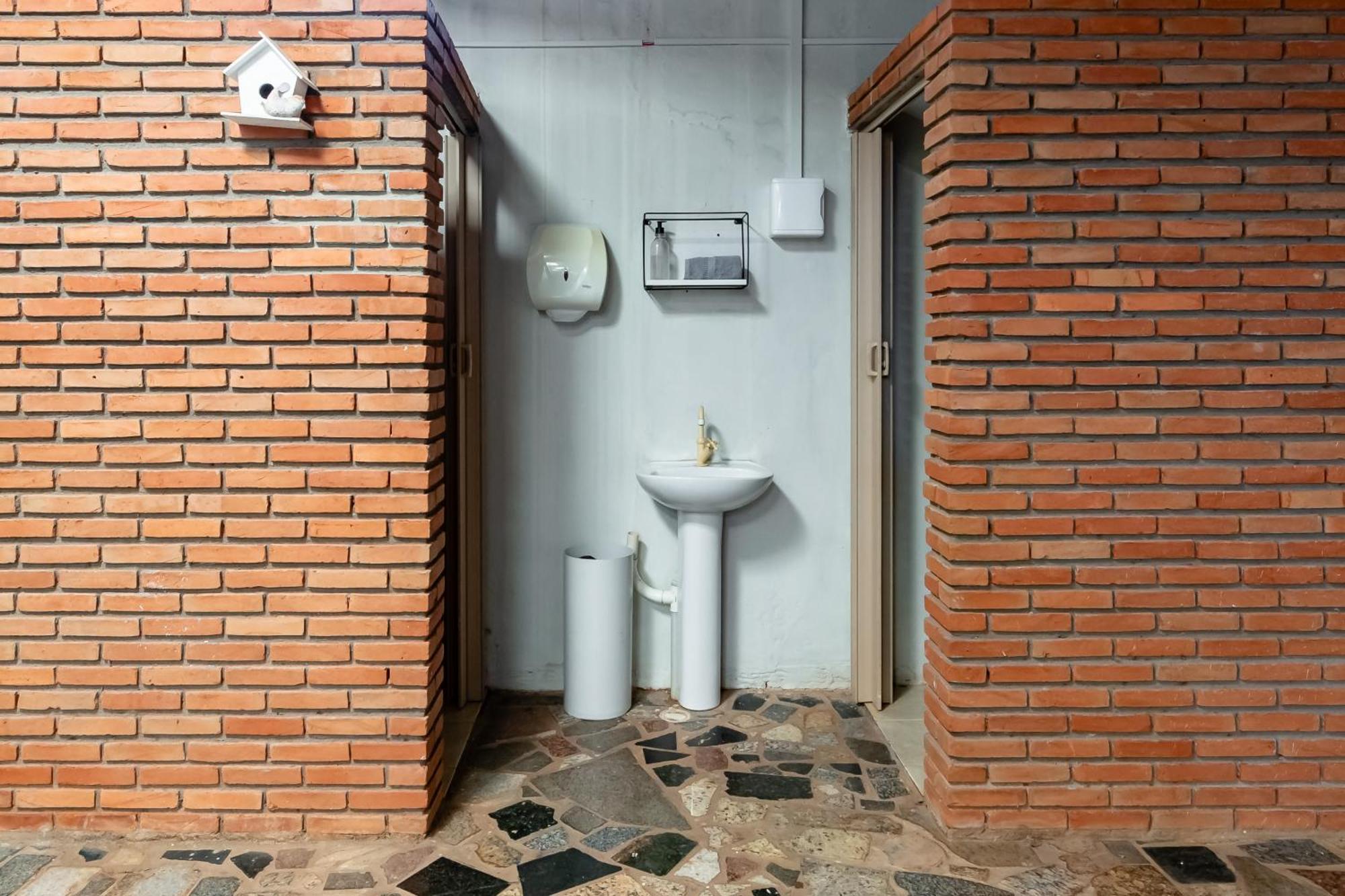 Pousada Roosevelt Quarto 04 - Pousada Central Prox Rodoviaria E Dist Industrial Hotel Uberlandia Ngoại thất bức ảnh